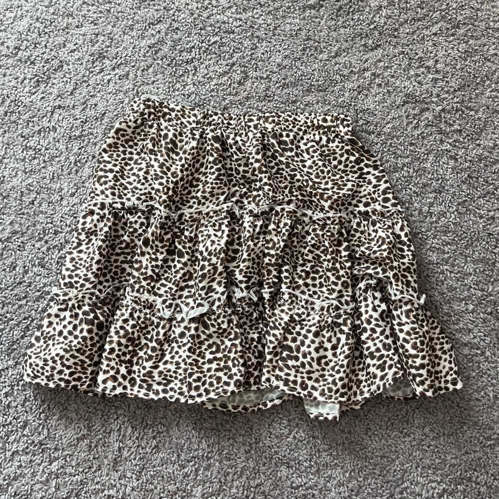 Leopard print skirt!